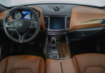 Подержанный автомобиль Maserati Levante 2017 года (13 фото)