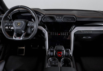 Подержанный автомобиль Lamborghini Urus 2021 года (12 фото)
