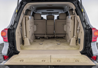 Подержанный автомобиль Toyota Land Cruiser Suv 2013 года (10 фото)