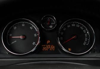 Подержанный автомобиль Opel Antara 2013 года (16 фото)