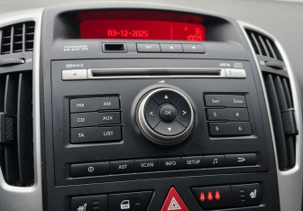 Подержанный автомобиль Kia Ceed Hatchback 2011 года (13 фото)