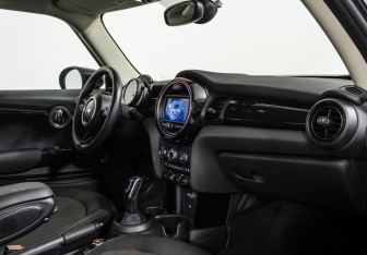 Подержанный автомобиль MINI Hatch 2019 года (14 фото)