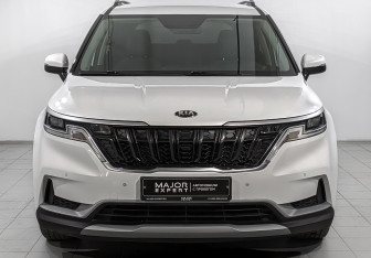 Подержанный автомобиль Kia Carnival 2021 года (2 фото)