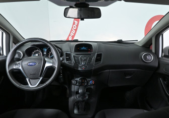 Подержанный автомобиль Ford Fiesta Hatchback 2016 года (8 фото)