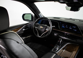 Подержанный автомобиль Cadillac Escalade Suv 2023 года (17 фото)