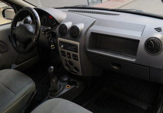 Подержанный автомобиль Renault Logan Sedan 2009 года (7 фото)
