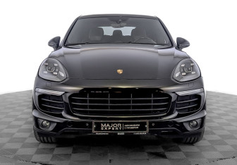 Подержанный автомобиль Porsche Cayenne 2017 года (2 фото)