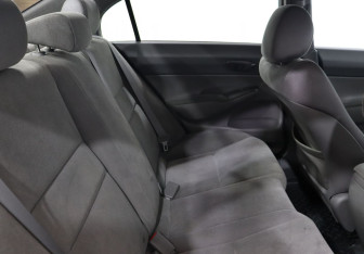 Подержанный автомобиль Honda Civic Sedan 2007 года (18 фото)