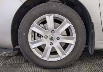 Подержанный автомобиль Peugeot 207 Hatchback 2008 года (12 фото)