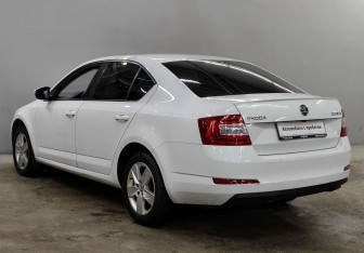 Подержанный автомобиль Skoda Octavia Liftback 2016 года (7 фото)