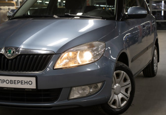 Подержанный автомобиль Skoda Fabia Hatchback 2011 года (18 фото)