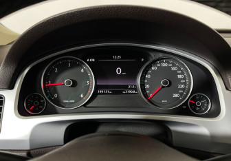 Подержанный автомобиль Volkswagen Touareg 2011 года (11 фото)