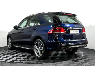 Подержанный автомобиль Mercedes-Benz GLE 2016 года (7 фото)