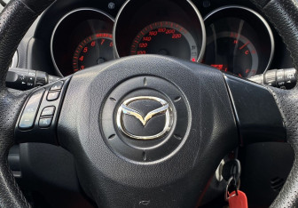 Подержанный автомобиль Mazda 3 Hatchback 2005 года (14 фото)