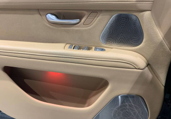 Подержанный автомобиль AITO M7 2023 года (19 фото)