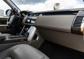 Подержанный автомобиль Land Rover Range Rover 2018 года (14 фото)