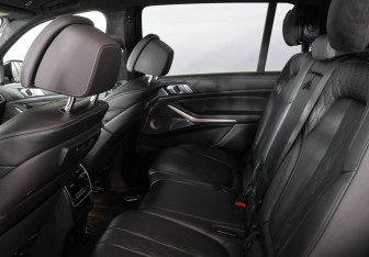 Подержанный автомобиль BMW X7 2021 года (14 фото)