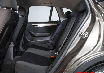 Подержанный автомобиль BMW X1 2013 года (10 фото)