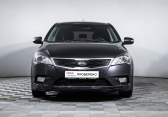 Подержанный автомобиль Kia Ceed Hatchback 2010 года (2 фото)