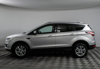Подержанный автомобиль Ford Kuga 2017 года (8 фото)
