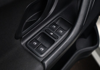 Подержанный автомобиль Skoda Fabia Hatchback 2014 года (15 фото)