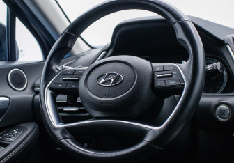 Подержанный автомобиль Hyundai Sonata 2021 года (15 фото)