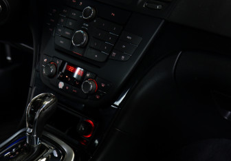 Подержанный автомобиль Opel Insignia Liftback 2010 года (13 фото)