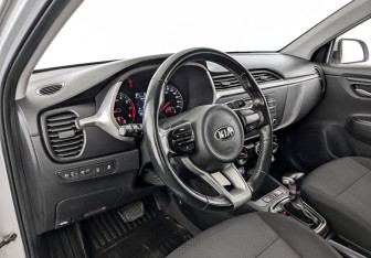 Подержанный автомобиль Kia Rio Hatchback 2021 года (16 фото)