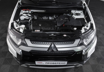 Подержанный автомобиль Mitsubishi Outlander 2019 года (9 фото)