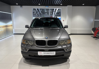 Подержанный автомобиль BMW X5 2004 года (6 фото)