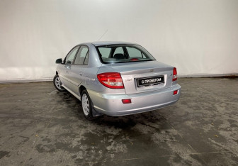 Подержанный автомобиль Kia Rio Sedan 2010 года (4 фото)