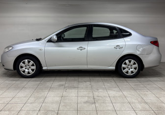 Подержанный автомобиль Hyundai Elantra Sedan 2008 года (8 фото)