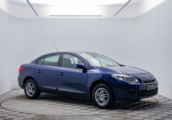 Подержанный автомобиль Renault Fluence 2011 года (3 фото)
