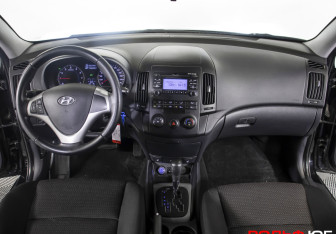 Подержанный автомобиль Hyundai i30 Hatchback 2011 года (12 фото)