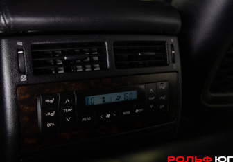 Подержанный автомобиль Toyota Land Cruiser Suv 2011 года (19 фото)