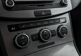 Подержанный автомобиль Volkswagen Passat Wagon 2013 года (21 фото)