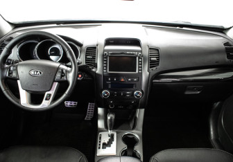 Подержанный автомобиль Kia Sorento 2012 года (11 фото)