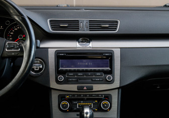 Подержанный автомобиль Volkswagen Passat Sedan 2011 года (15 фото)