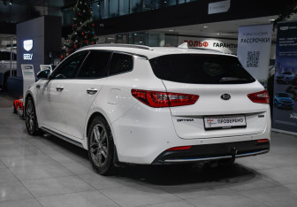 Подержанный автомобиль Kia Optima Wagon 2019 года (6 фото)