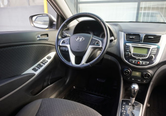 Подержанный автомобиль Hyundai Solaris Hatchback 2011 года (13 фото)