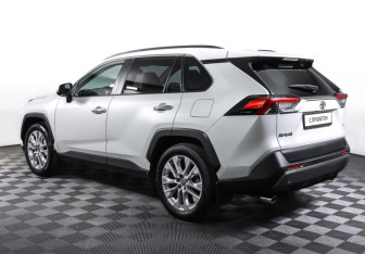 Подержанный автомобиль Toyota RAV4 2020 года (7 фото)
