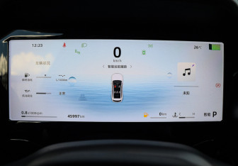 Подержанный автомобиль Geely Monjaro 2025 года (29 фото)