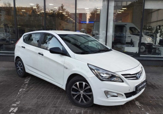 Подержанный автомобиль Hyundai Solaris Hatchback 2016 года (3 фото)