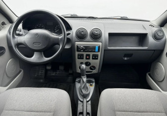 Подержанный автомобиль Renault Logan Sedan 2008 года (9 фото)