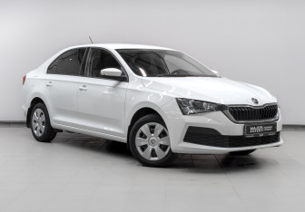 Подержанный автомобиль Skoda Rapid Liftback 2021 года (3 фото)