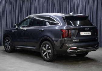 Подержанный автомобиль Kia Sorento 2022 года (7 фото)