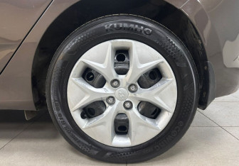 Подержанный автомобиль Hyundai Solaris Hatchback 2015 года (9 фото)