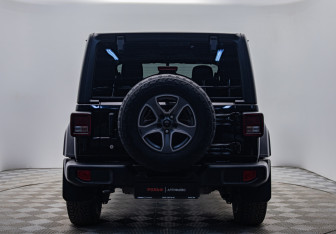 Подержанный автомобиль Jeep Wrangler 2018 года (4 фото)