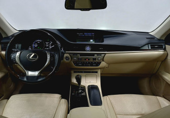Подержанный автомобиль Lexus ES 2014 года (12 фото)