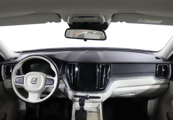 Подержанный автомобиль Volvo XC60 2018 года (12 фото)